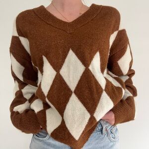 Brown and white argyle sweater from moon river. Size small, like new.